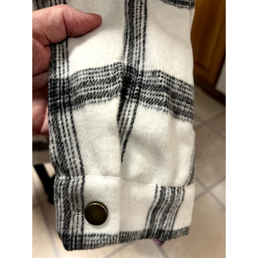 Shacket-Women's White/Black Plaid, XL, NWOT, 100% cotton, metal buttons